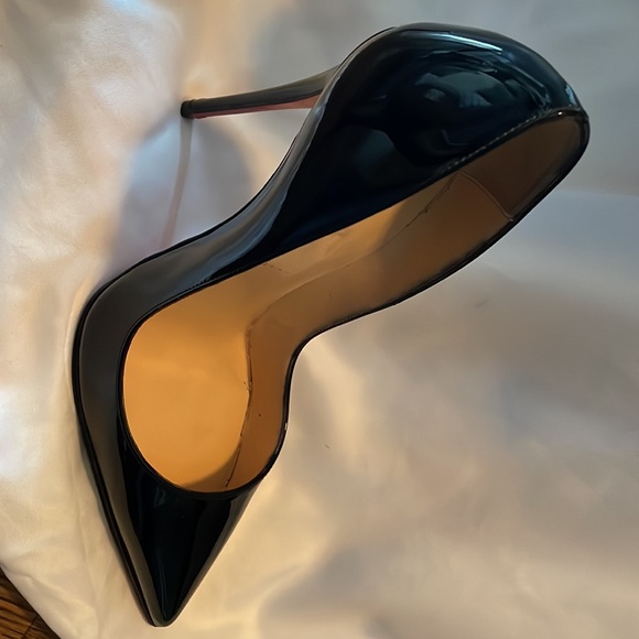 Christian Louboutin So Kate Pointed Toe Pump - Picture 5 of 9
